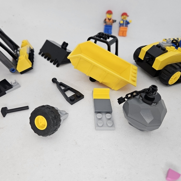 LEGO CITY Construction Bulldozer (60252) & Incomplete With Minifigures NO Box.  - Picture 7 of 11